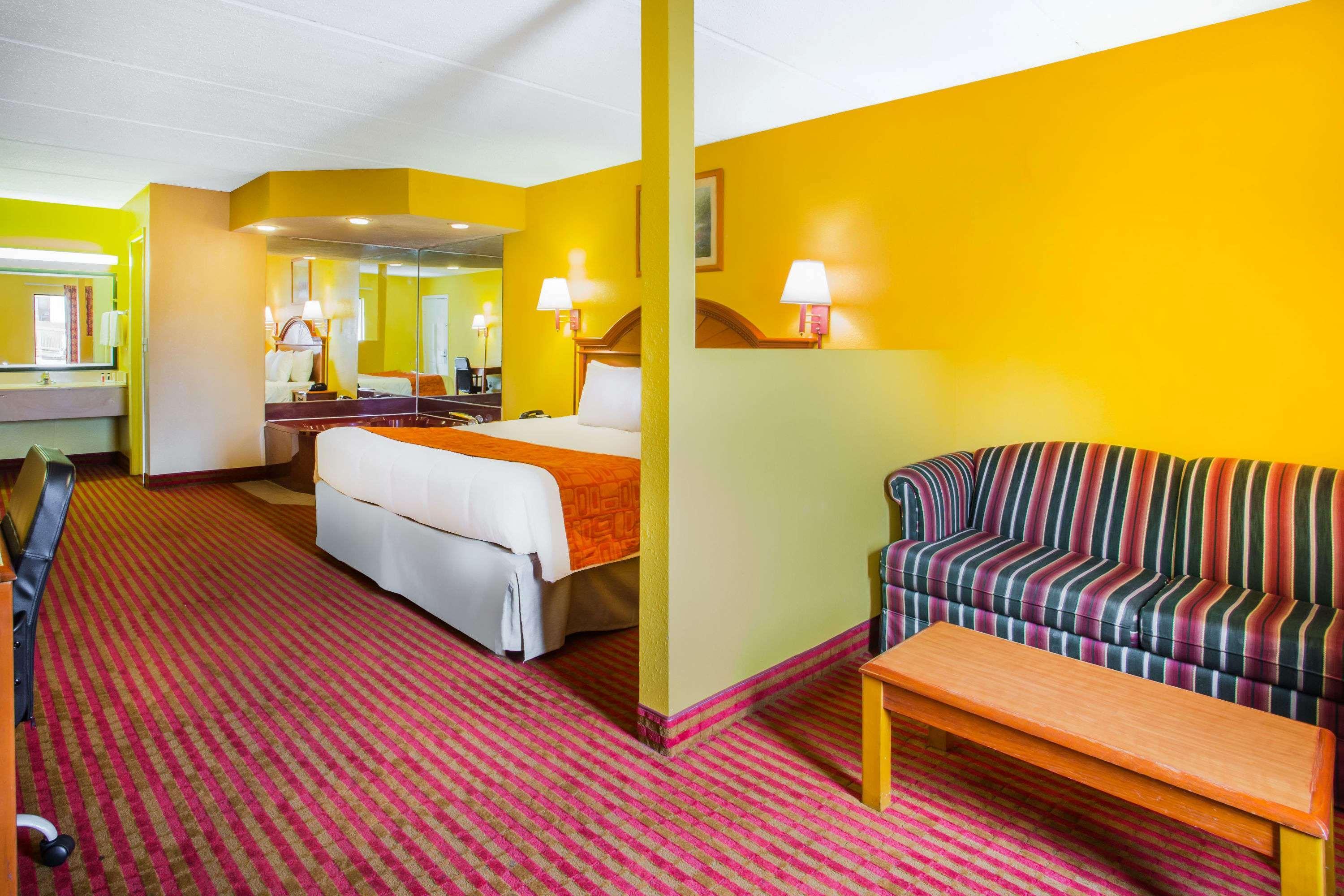 Howard Johnson By Wyndham Panama City Exterior photo